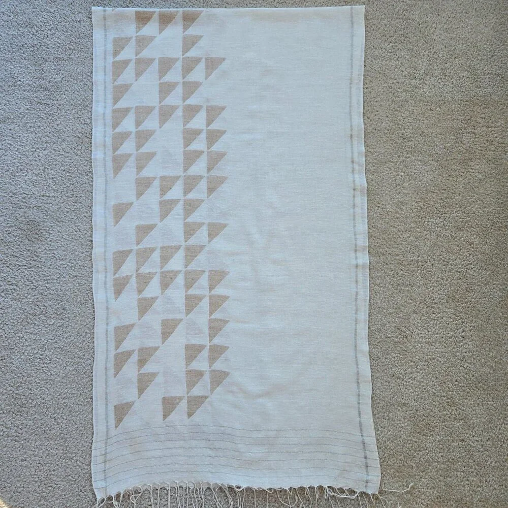 NWOT Slub Cotton Scarf With Tan Triangles Geometric Lightweight